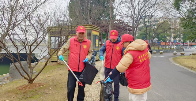 常德市交通运输综合行政执法支队开展“学雷锋·护碧水”志愿服务活动