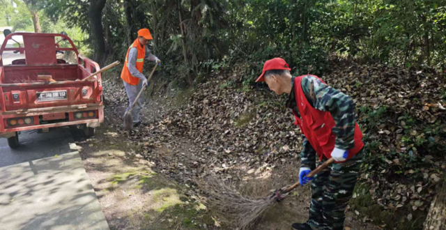鼎城区交通运输局错峰护路战高温 坚守一线保畅通