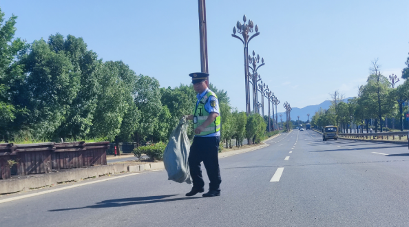 鼎城区交通运输局： 及时排险除隐患迅速清障保畅通