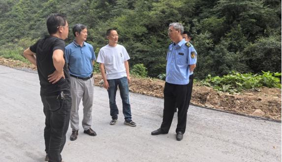 市县两级交通质安部门联合开展S241桃源县双岔溪至西安公路工程检查