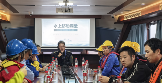 执法艇上开课堂  新规宣讲进船头 ——常德交通执法第二期“水上移动课堂”开讲